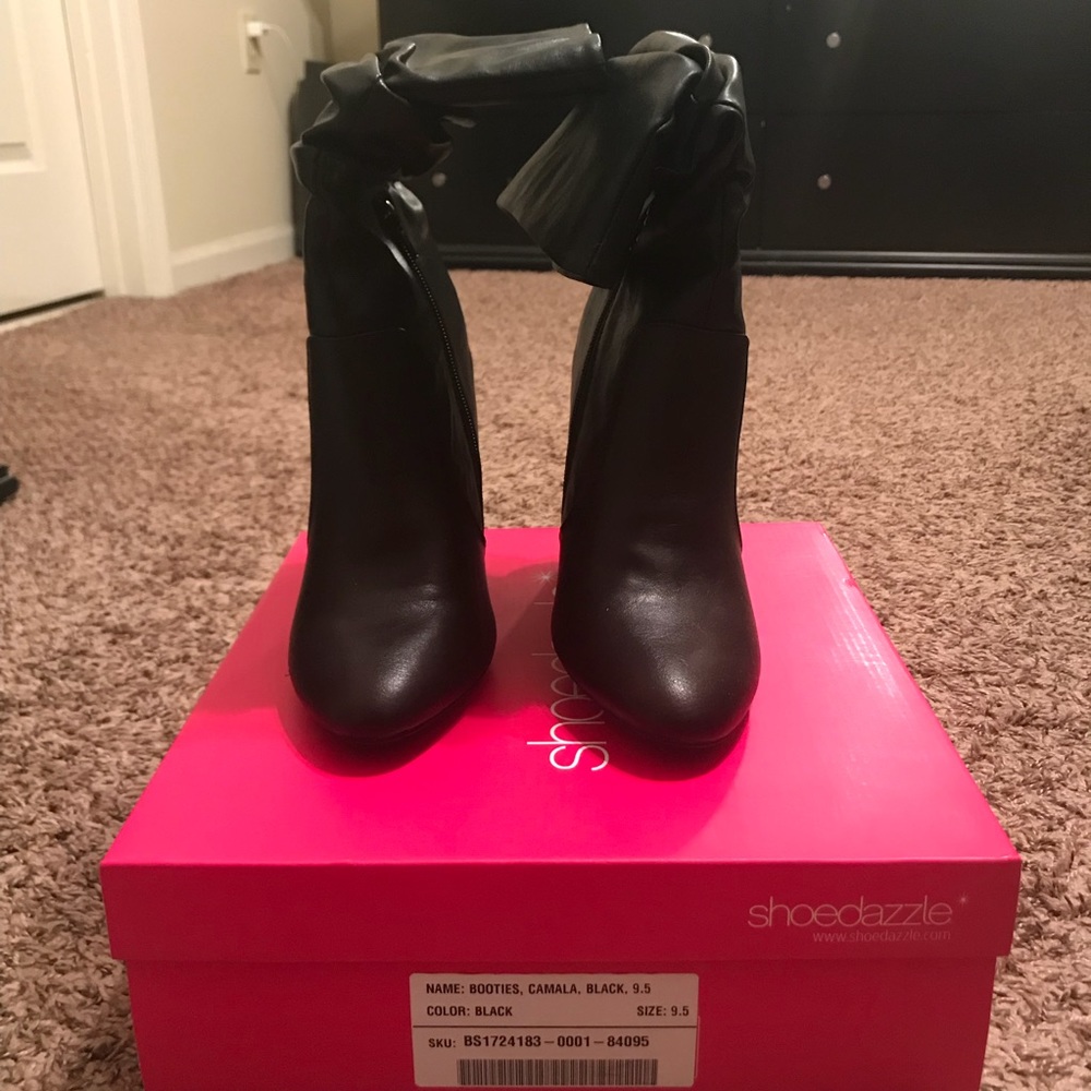 Casual black booties. Perfect for Fall!